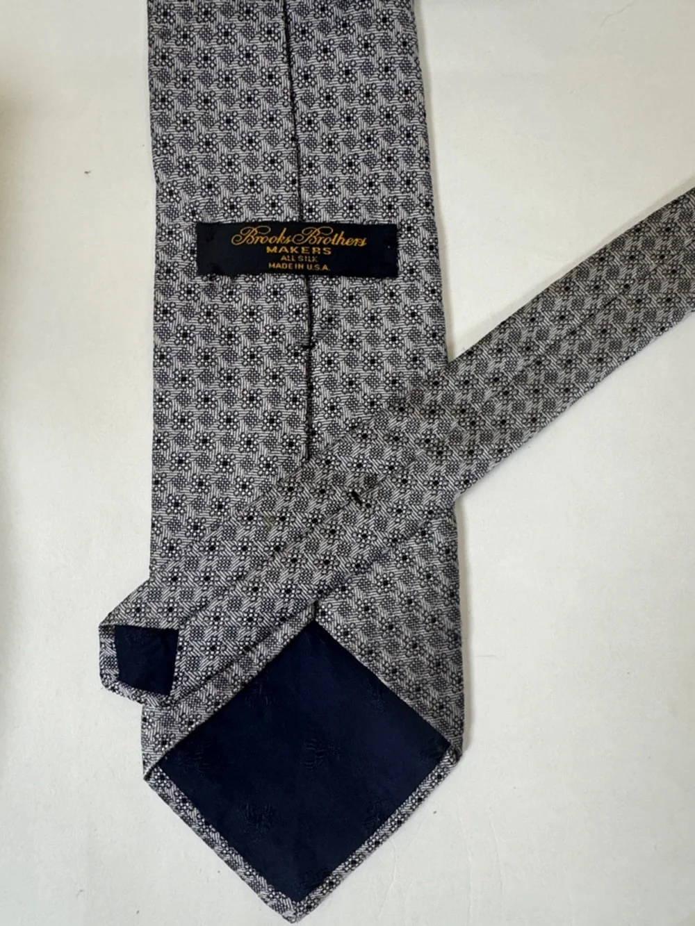 Brooks Brothers Men’s Necktie Gray with Blue Geometric Design 100% Silk USA